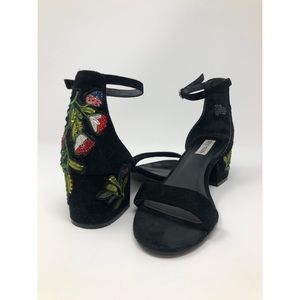 *SOLD* STEVE MADDEN Black Inca Floral Shoes Heels